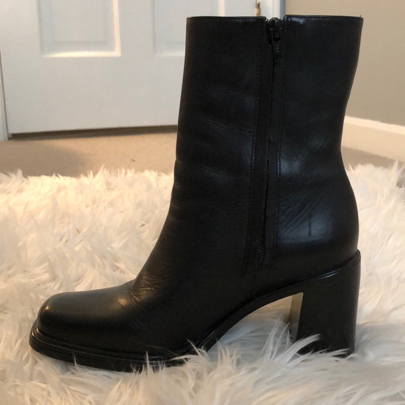 Square toe- black leather booties - Picture 2 of 5